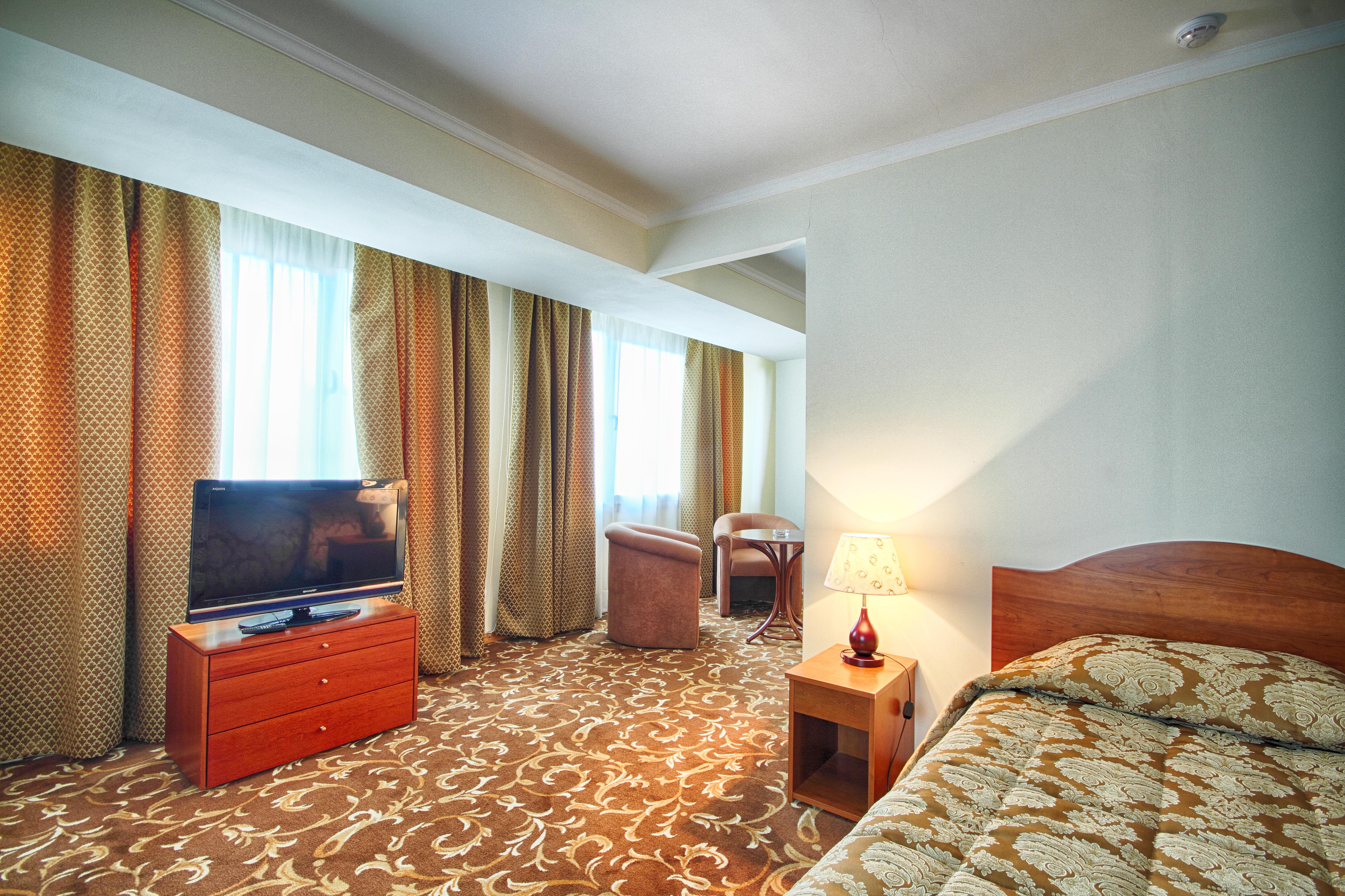 Ani Plaza Hotel Yerevan Bagian luar foto